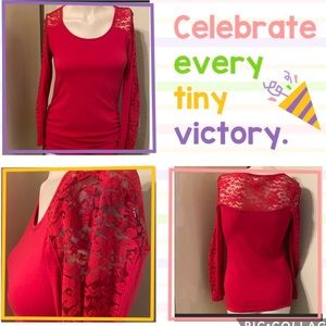 AMBIENCE MATERNITY LACE TOP, SIZE S🛍WORN ONCE📬